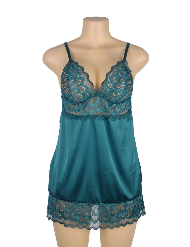 Smaragdgrünes Babydoll aus floraler Spitze mit Haken- und Ösenverschluss am Rücken