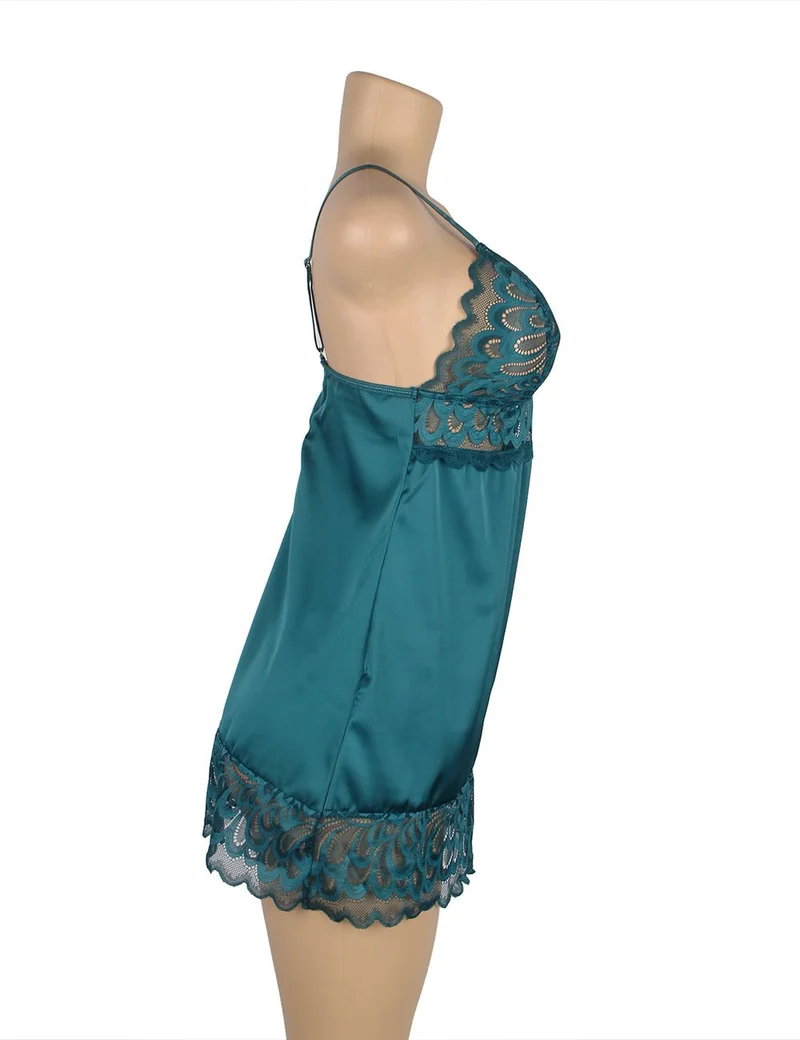 Smaragdgrünes Babydoll aus floraler Spitze mit Haken- und Ösenverschluss am Rücken