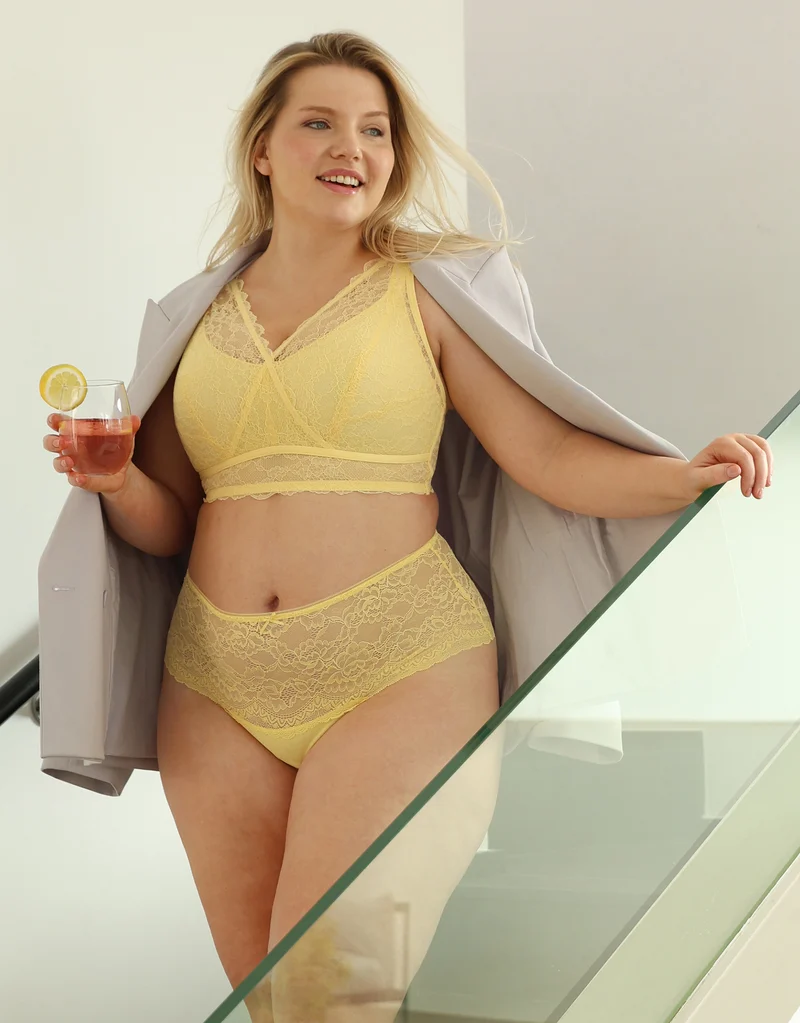 High-String Lace Basic Butter