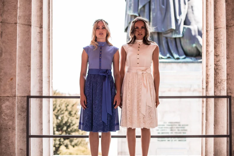HOCHZEITSDIRNDL LACE AND BOW BLEU