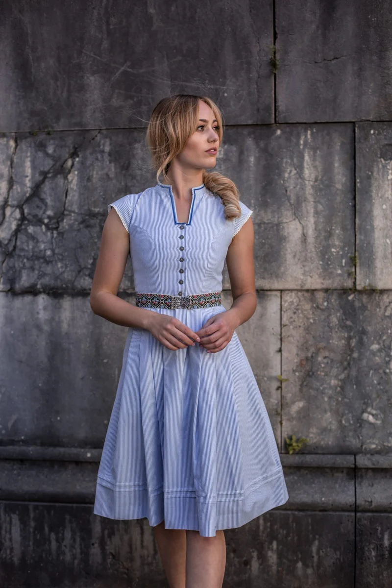 BW DIRNDLKLEID FLORAL STRIPES HIMMELBLAU/VIOLETT