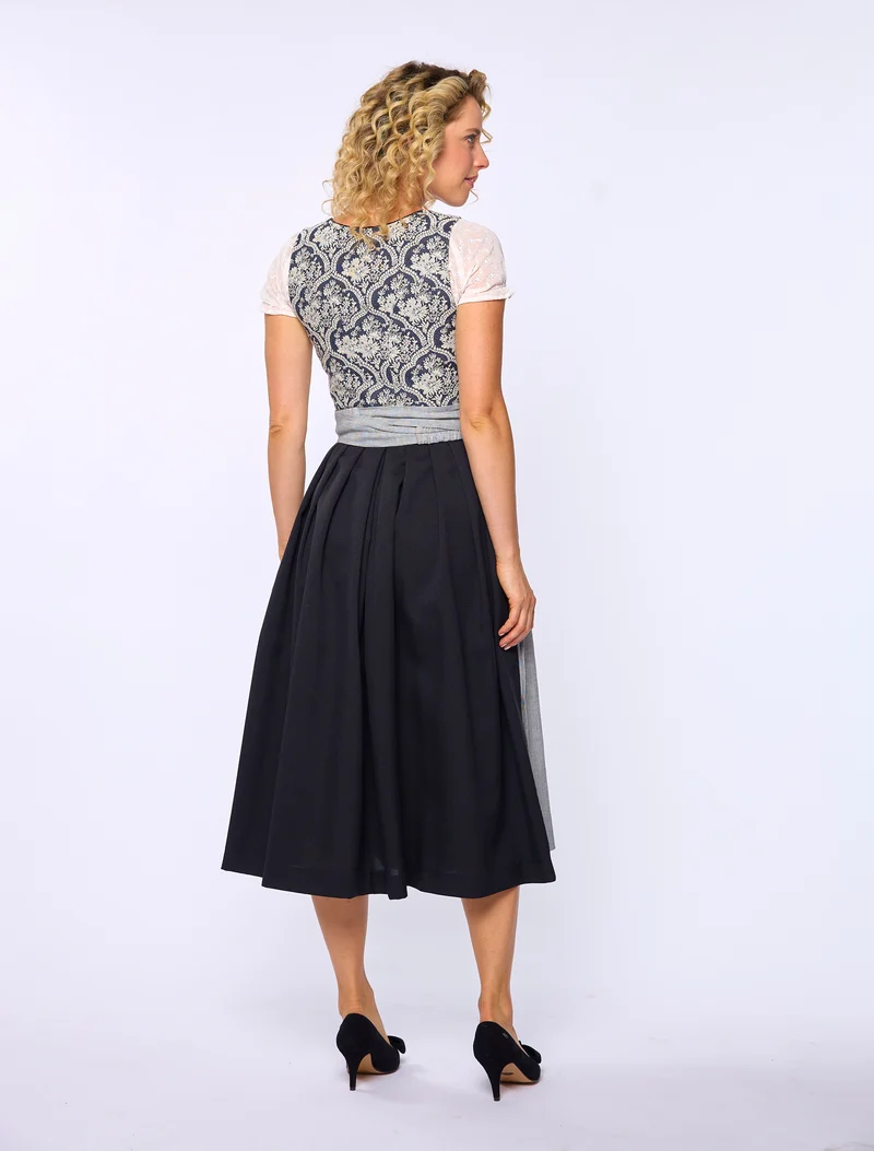 Dirndl mit Jacquardoberteil und Streifenschürze