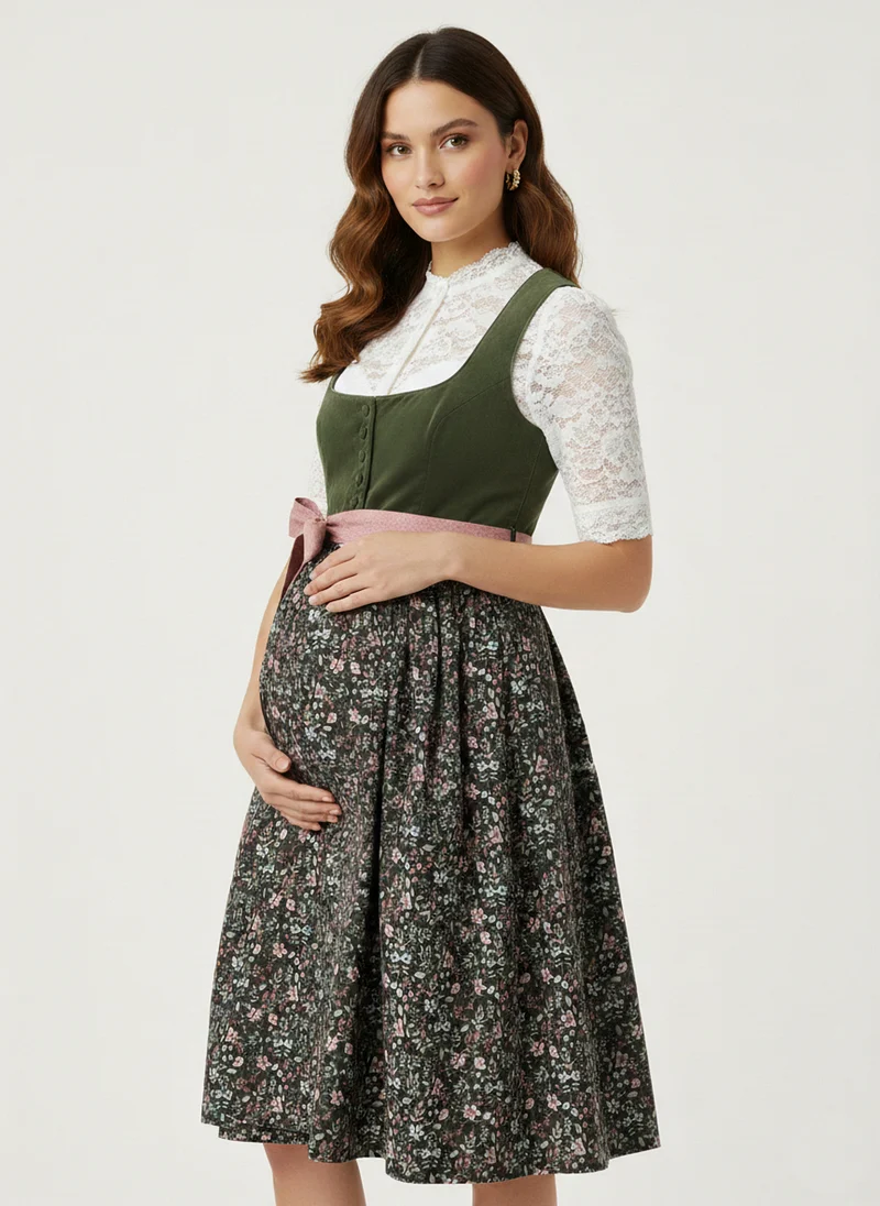 Umstandsdirndl mit Cord-Oberteil & geblümtem Rock