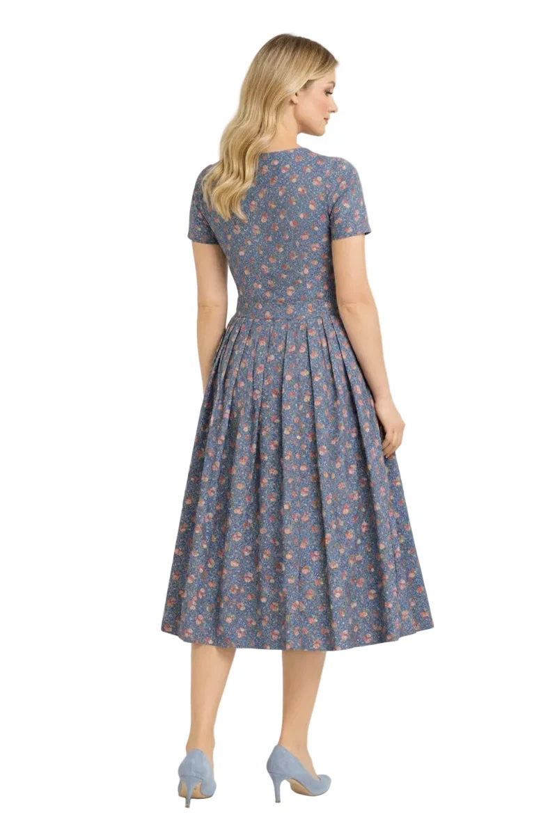 Sommerkleid aus Rosendruck mit Faltenrock & Gürtel