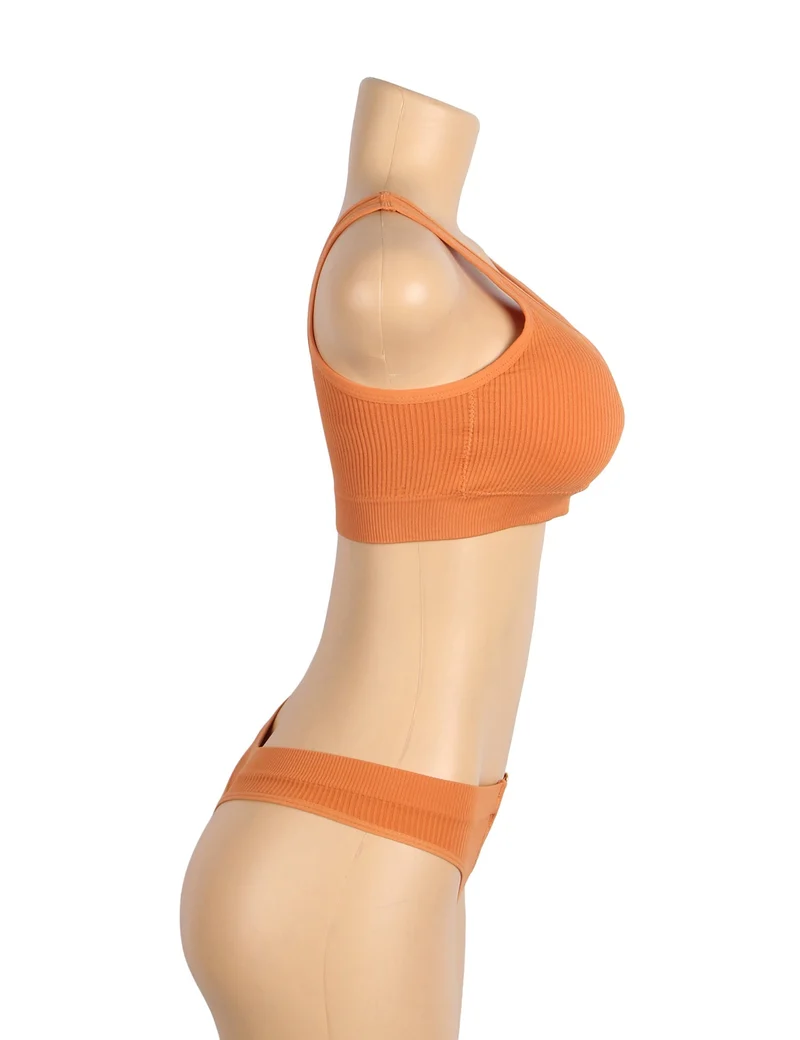 Orangefarbenes, nahtloses Strick-BH-Set mit Cut-Out und Herzverschluss