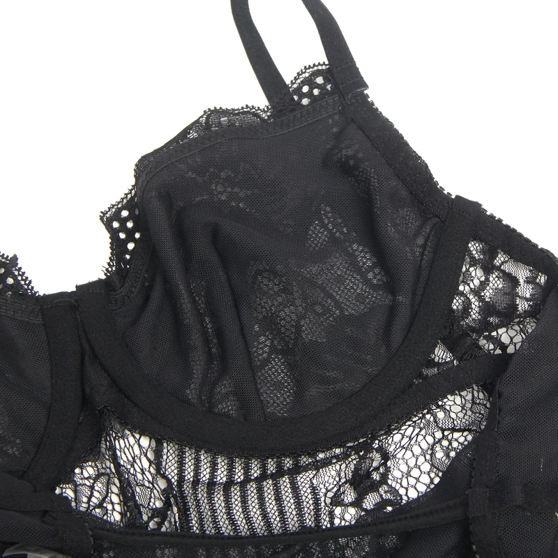 Schwarzer Neckholder-Teddy – V-Ausschnitt, Rüschenbesatz und Taillengürtel