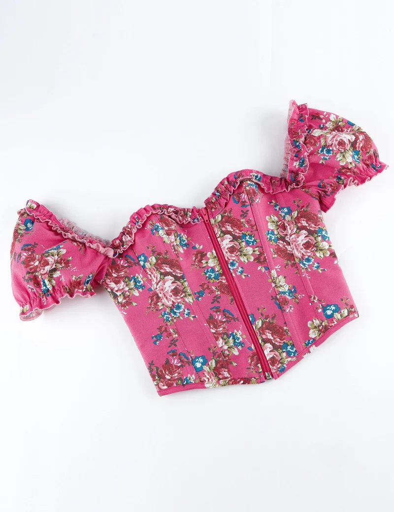 Rosa bedrucktes Korsett mit Puffärmeln und Herzbustier