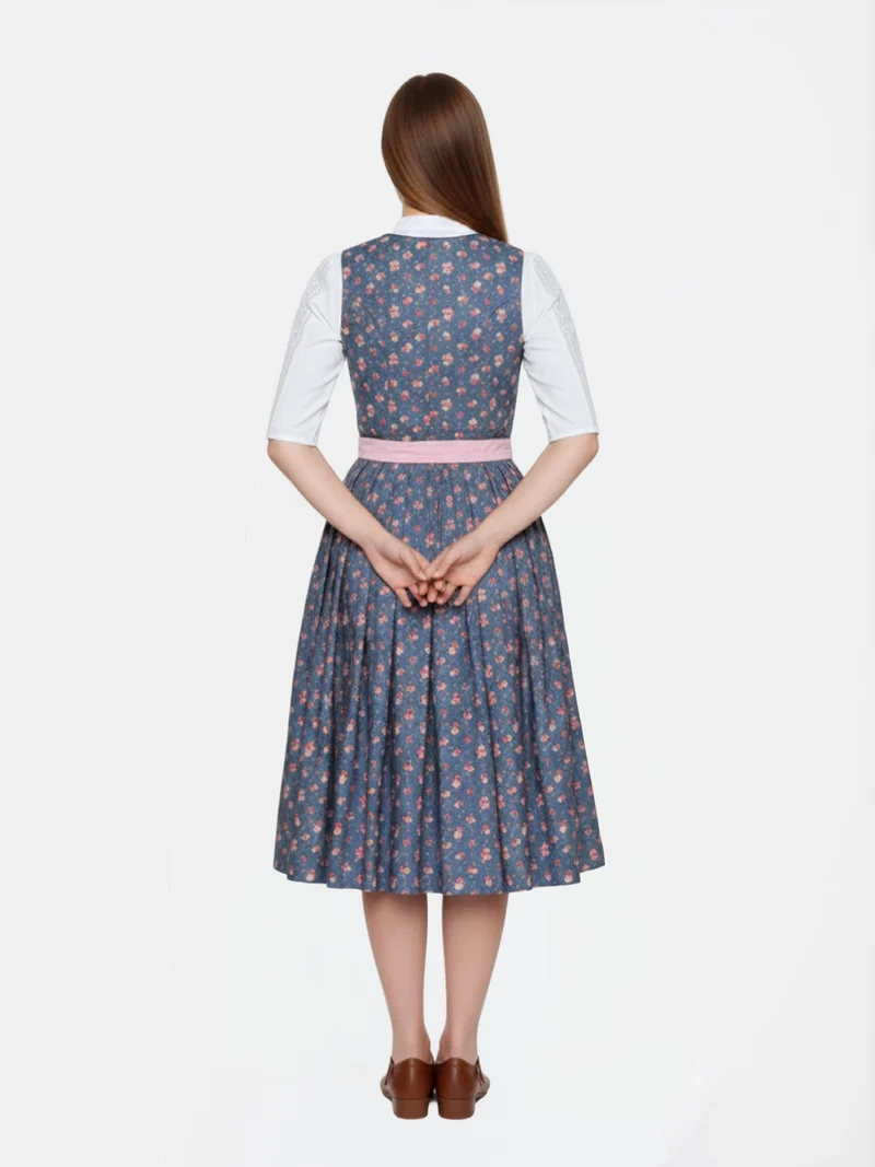 Dirndl aus Rosendruck mit Streifenschürze