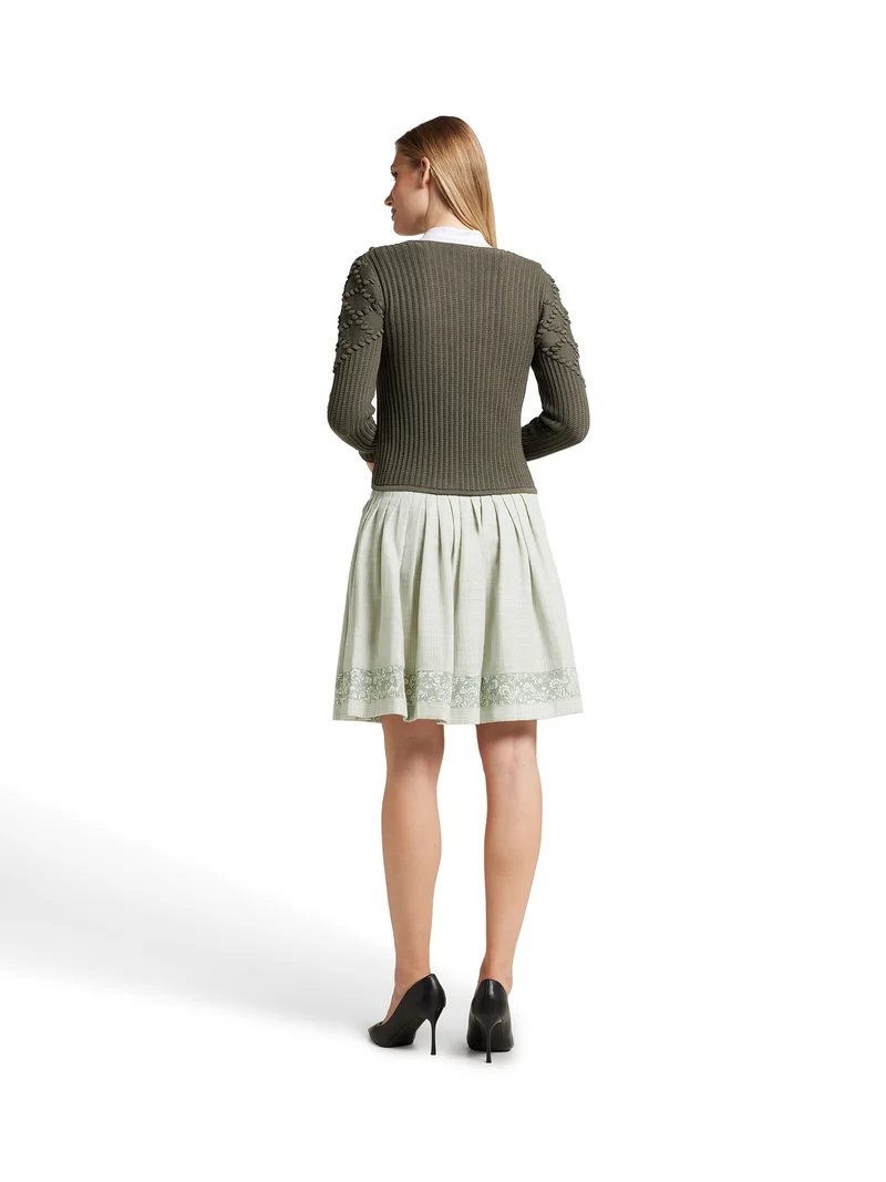 Taillierte Strickjacke mit Rautenmuster und Bommel