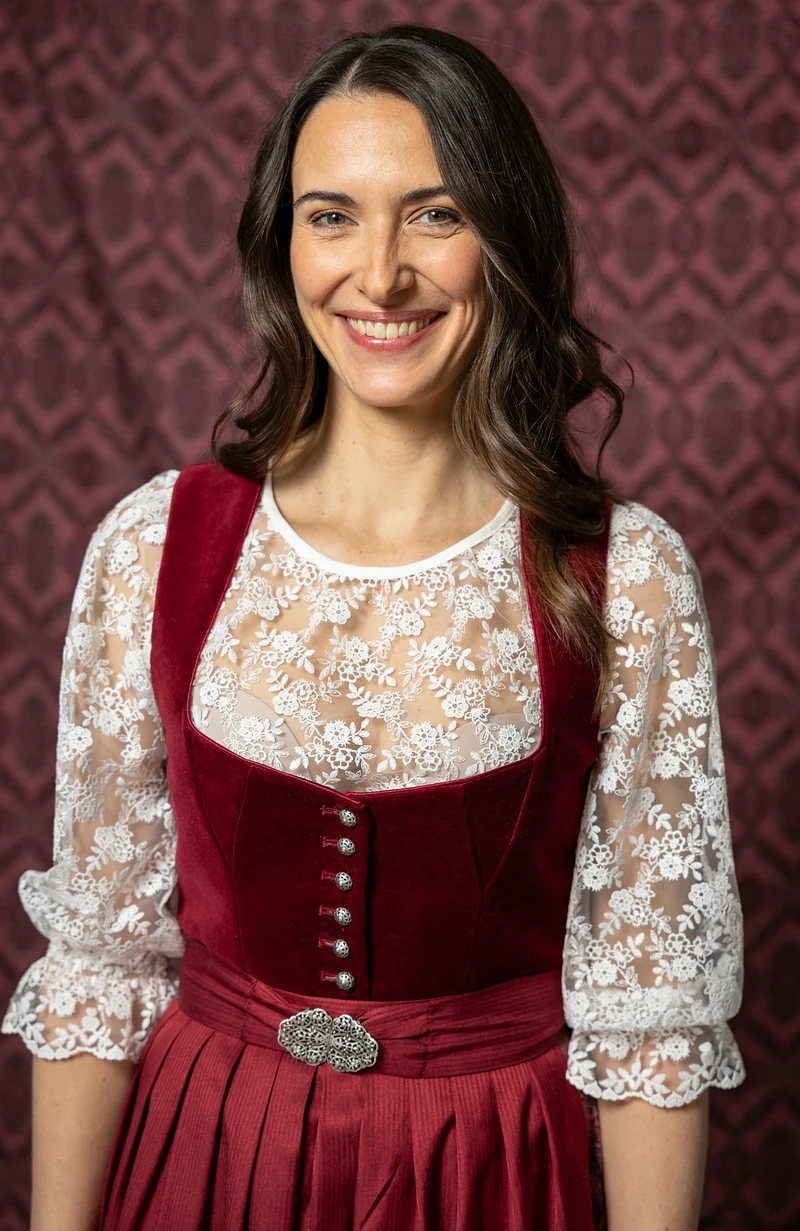 Dirndlbluse aus besticktem Tüll