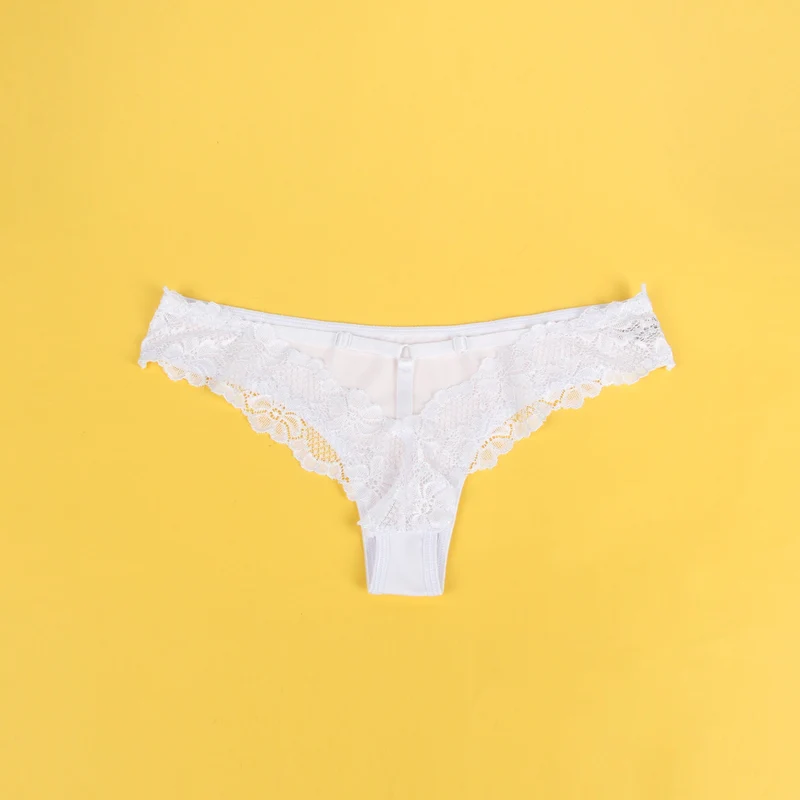 Weißer Milchseiden-Slip – Spitze und Cut-Out-Rücken mit Baumwollfutter