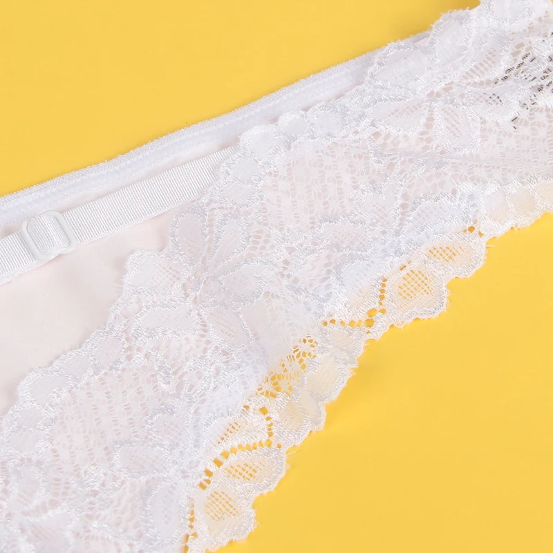 Weißer Milchseiden-Slip – Spitze und Cut-Out-Rücken mit Baumwollfutter