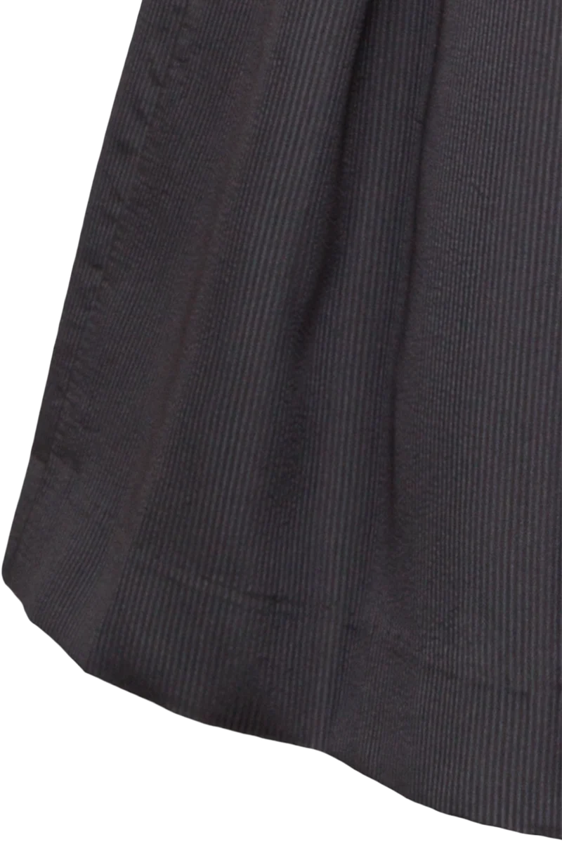Mini-Dirndl mit Samtmieder und Herzausschnitt