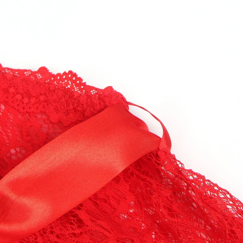 Rotes Nachthemd aus Spitzenmesh – Tiefer V-Ausschnitt, Schlitz vorne und Schleifendetail