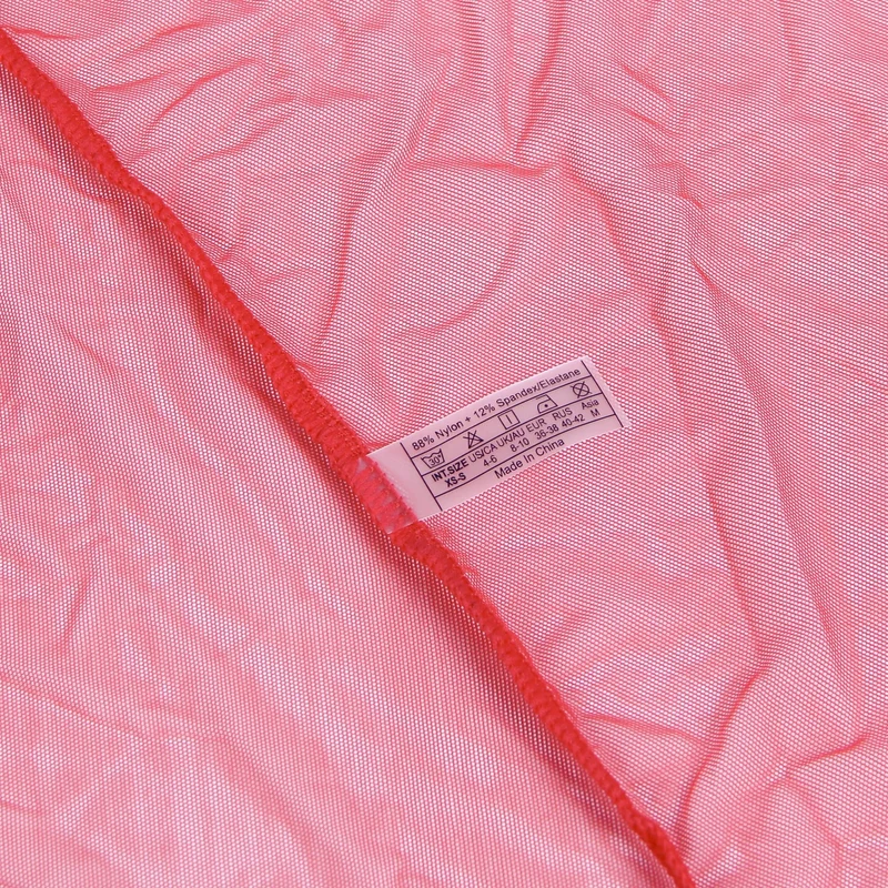 Roter Netzmantel – Besatz aus Kunstnerzpelz, lange Ärmel, bodenlang & Seidengürtel