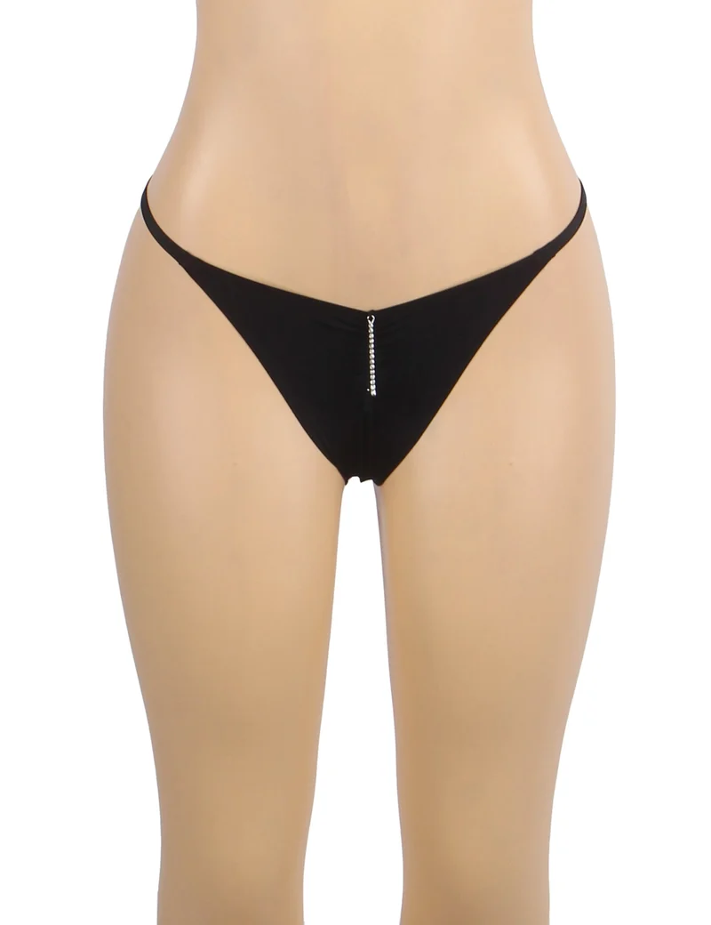 Nahtloser String aus schwarzer Eisseide – Strasskette & plissierte Vorderseite