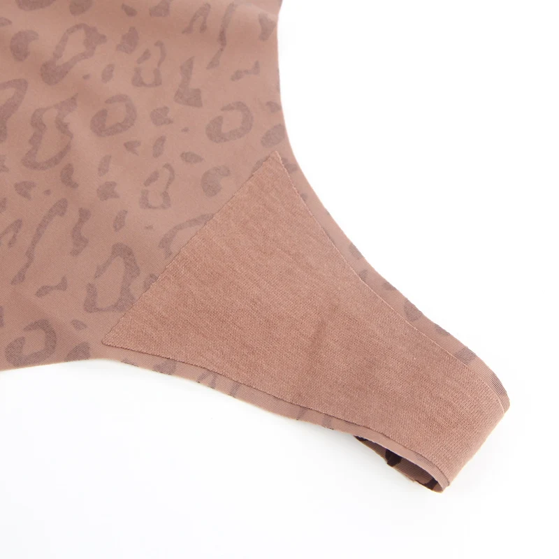Nahtloser Stringtanga mit Leopardenmuster aus Eisseide – Elastischer Spitzenbund