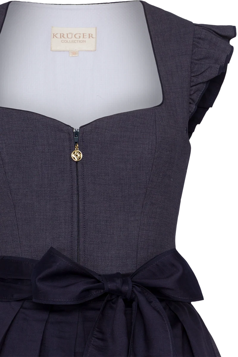 Einfarbiges Dirndl mittellang mit Flügelärmel