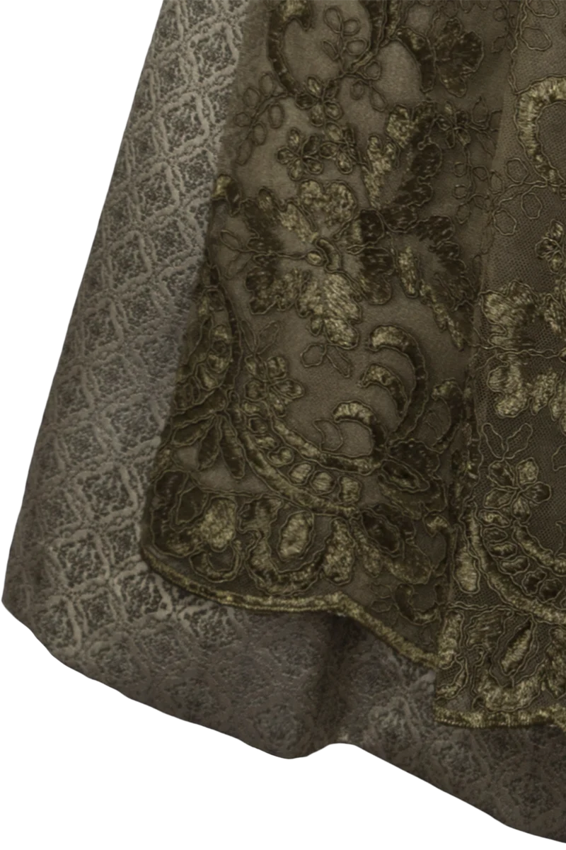 Dirndl Mini mit Samt und Spitzenschürze