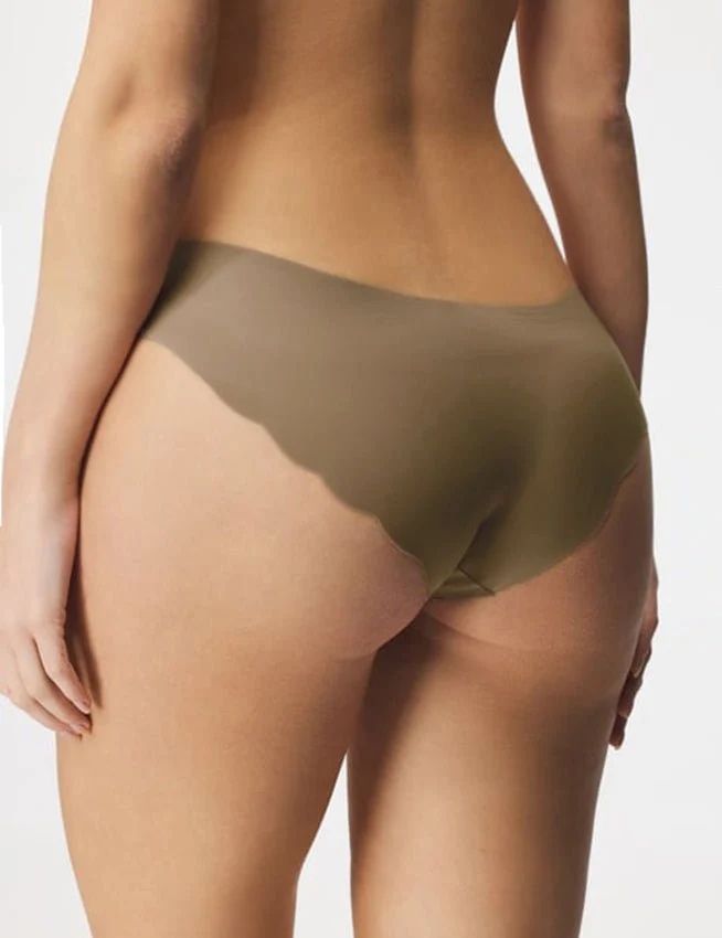 Nahtloser String aus brauner Eisseide – mit gewelltem Spitzendetail an der Hüfte und verstellbarem Beinausschnitt