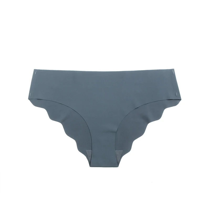 Nahtloser String aus blauer Eisseide – mit wellenförmigem Spitzendetail an der Hüfte und verstellbarem Beinausschnitt