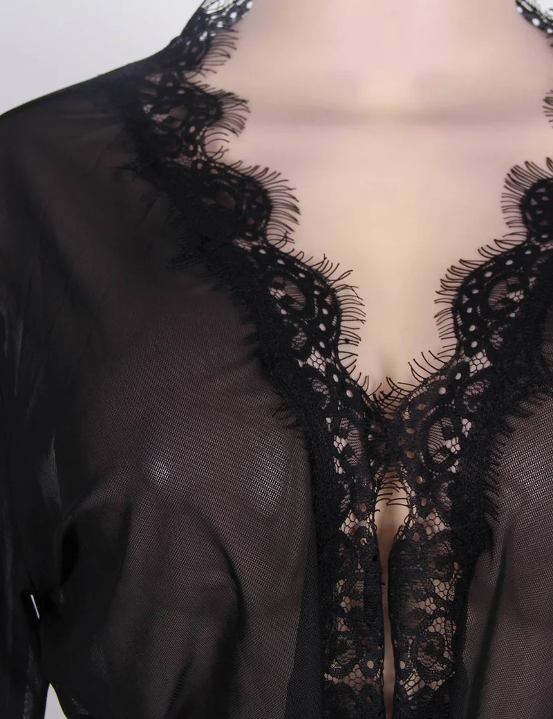 Schwarzer, transparenter Netz-Bademantel – Set aus Wimpernspitzenbesatz, Satin-Gürtel und String
