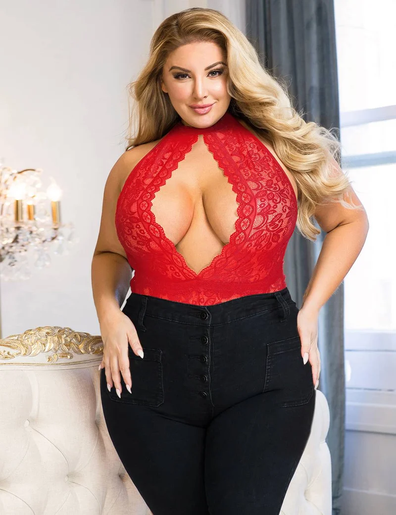 Roter Teddy aus Spitzenmesh – Neckholder, Cut-Out-Detail und offener Rücken