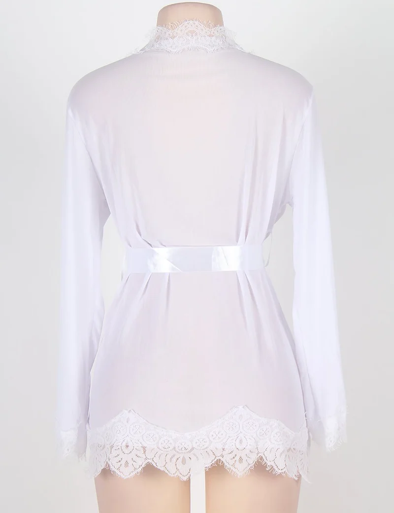 Weißer Babydoll-Bademantel aus Netzstoff – lange Ärmel, Spitzenbesatz, Kunstseidengürtel und passender String