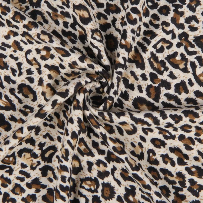 Pyjama-Set aus langärmeligem Oberteil und kurzem Rock mit Leopardenmuster aus Milchseide – Rundhalsausschnitt mit Cut-Out-Details