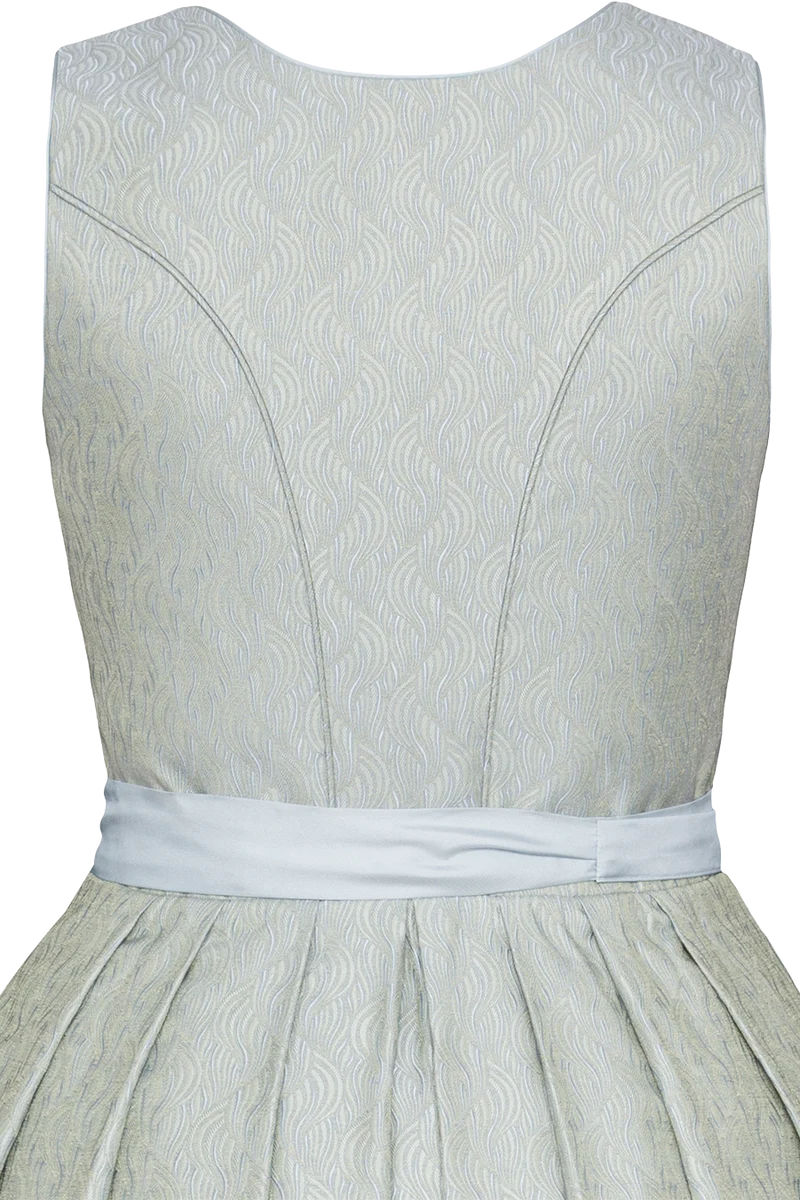 Dirndl in Midilänge mit Herzausschnitt