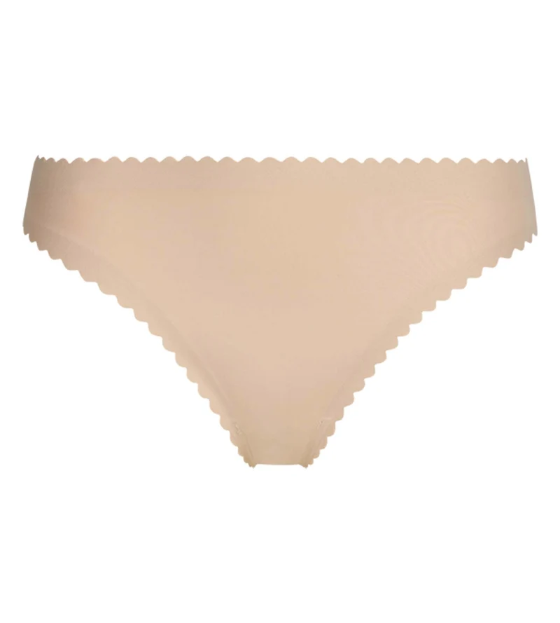 Nudefarbener Damen-String aus Mikrofaser von Dim Body Touch