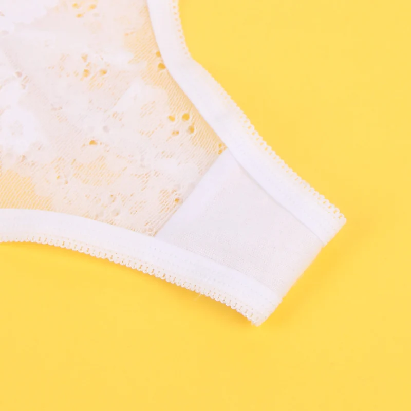 Weißer Slip aus floraler Spitze mit Baumwollfutter