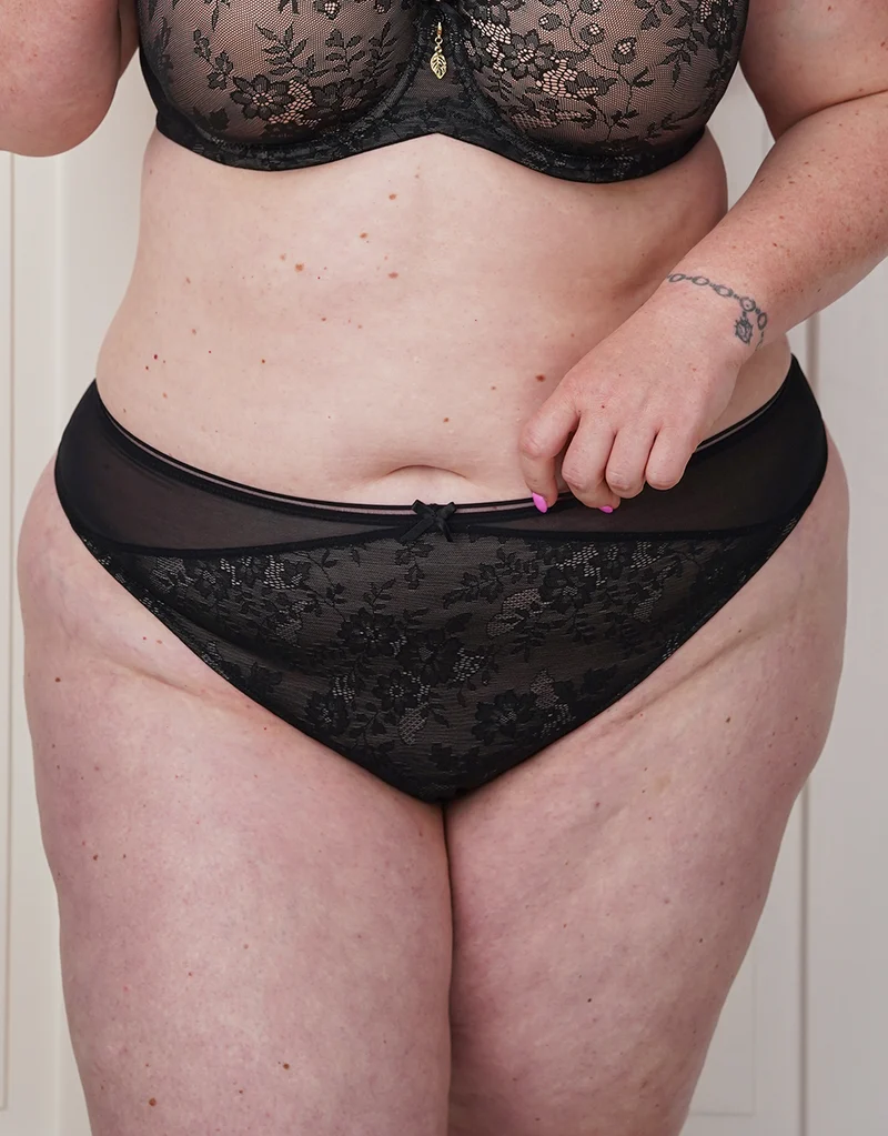 String True Lace Black