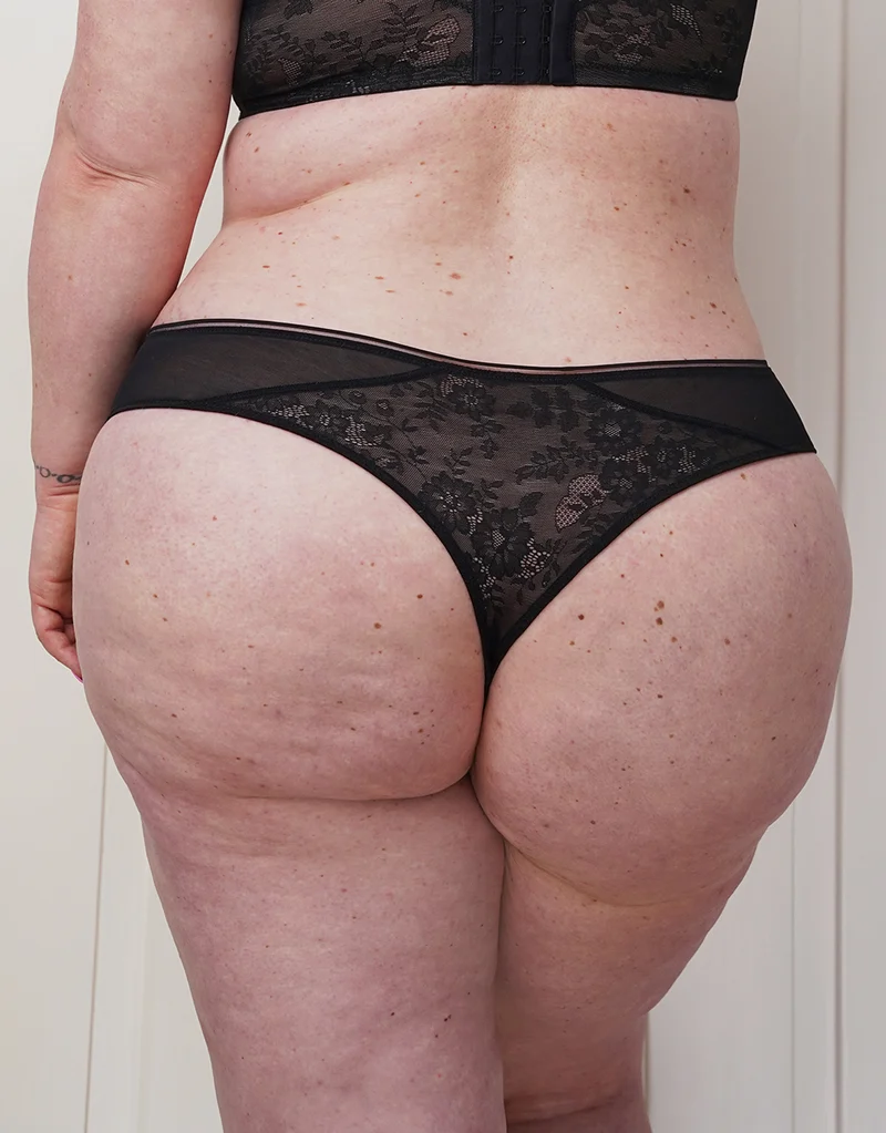 String True Lace Black
