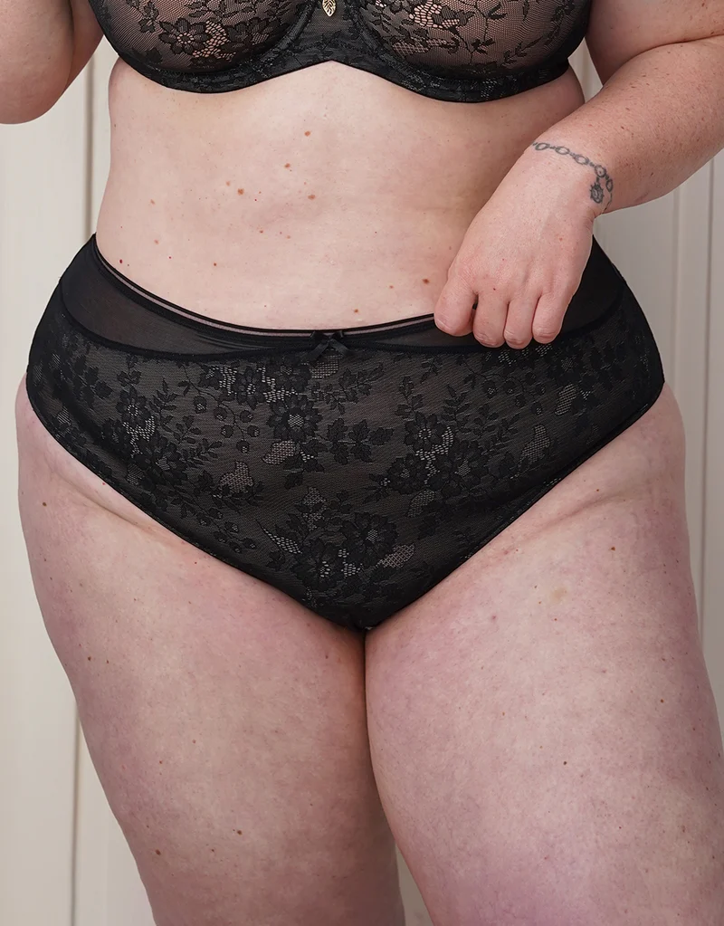 High-Panty True Lace Black