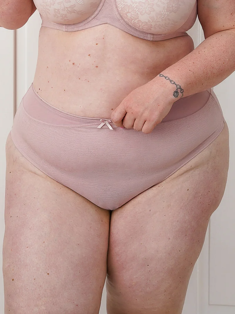 High-Panty True Lace Rose