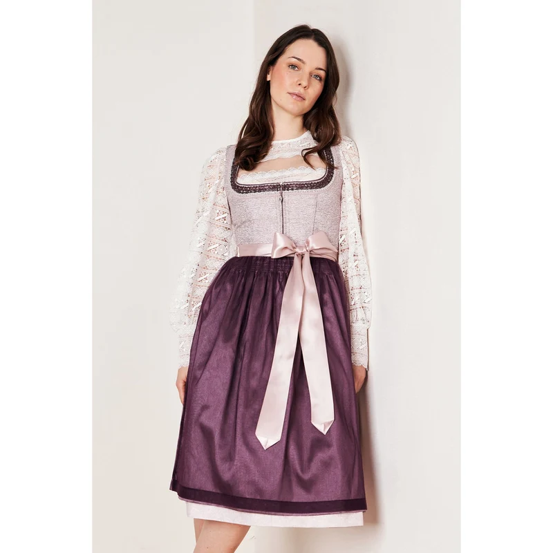 Dirndl in flieder
