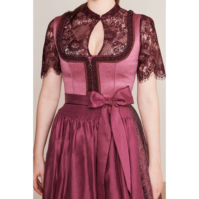 Dirndl in beere