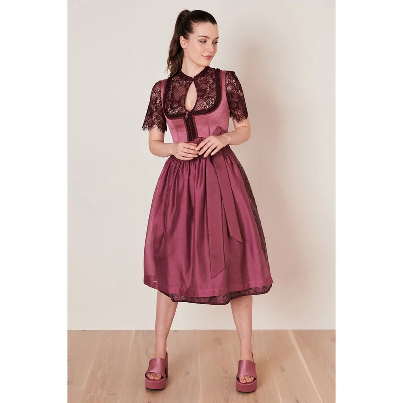 Dirndl in beere