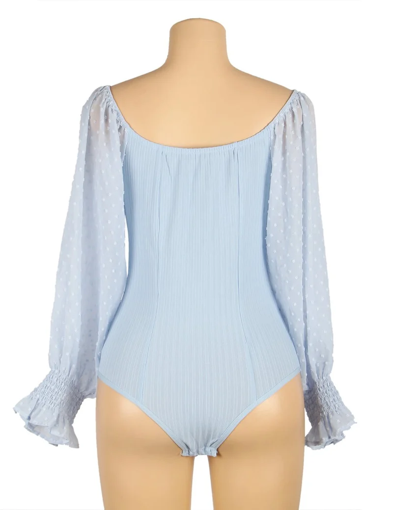 Hellblauer One-Shoulder-Body – Chiffon-Puffärmel & Schnallenverschluss im Schritt
