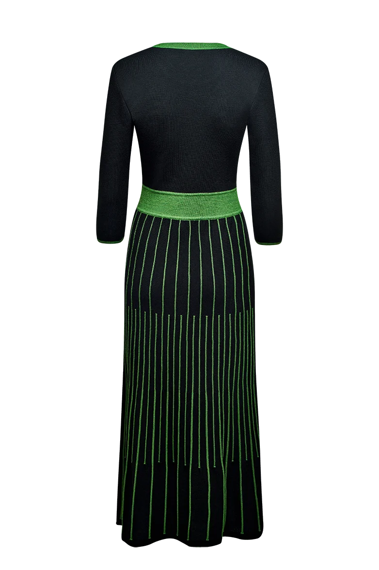 Strickkleid mit gestrickten Biesen