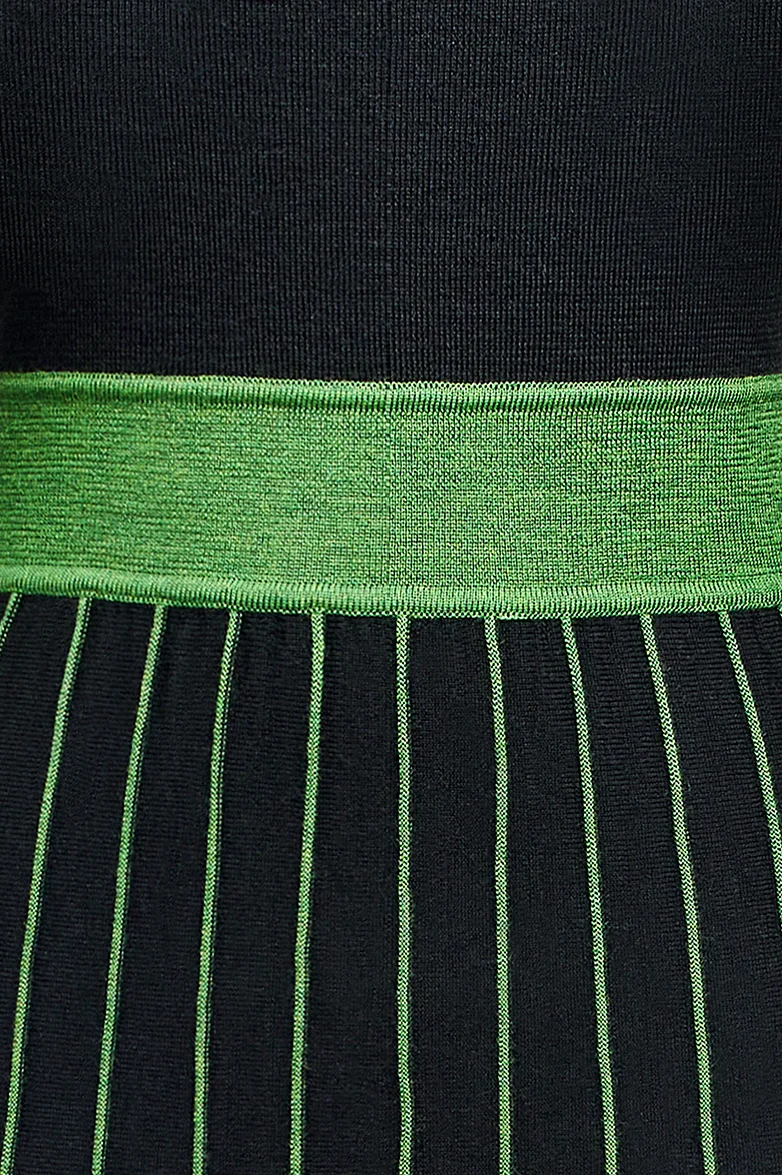 Strickkleid mit gestrickten Biesen