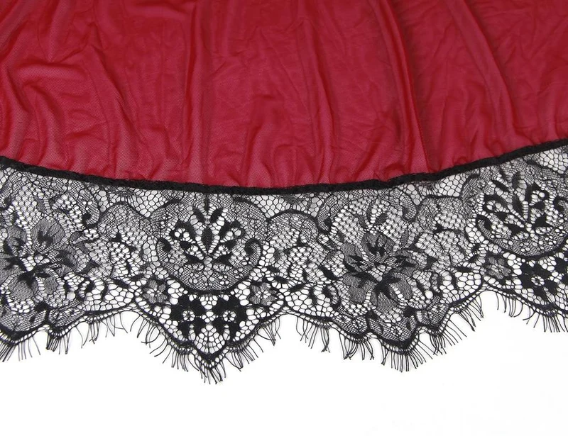 Schwarzes, transparentes Babydoll-Set aus Mesh mit Einsätzen, Stahlring-BH, Wimpernspitze, offenem Rücken und passendem String.