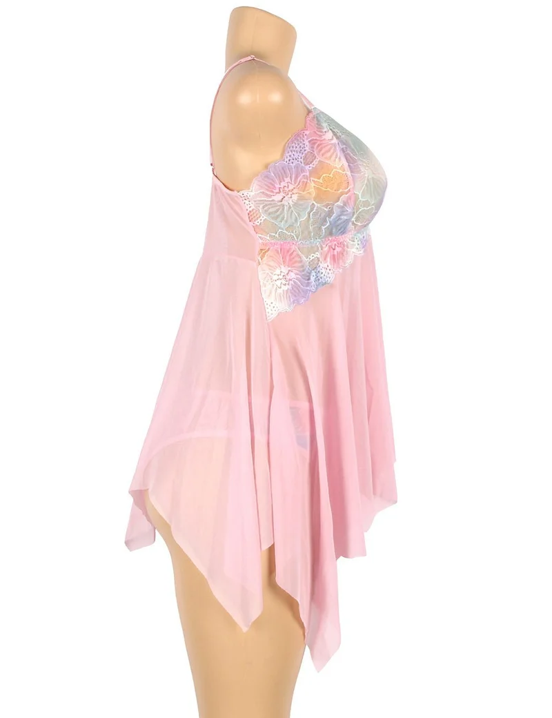 Babydoll aus rosafarbenem Mesh mit digitalem Spitzendruck, Schlitz vorne und passendem bedrucktem Höschen