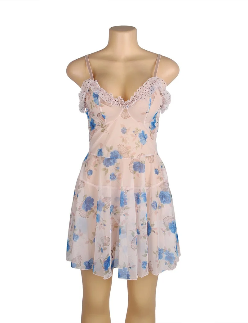 Blaues, bedrucktes Babydoll aus Mesh mit Rüschen und gepunkteten Cups, verstellbaren Trägern und passendem String-Set