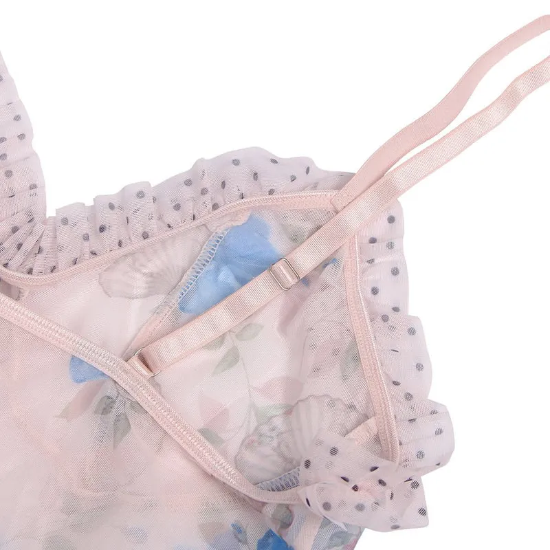 Blaues, bedrucktes Babydoll aus Mesh mit Rüschen und gepunkteten Cups, verstellbaren Trägern und passendem String-Set
