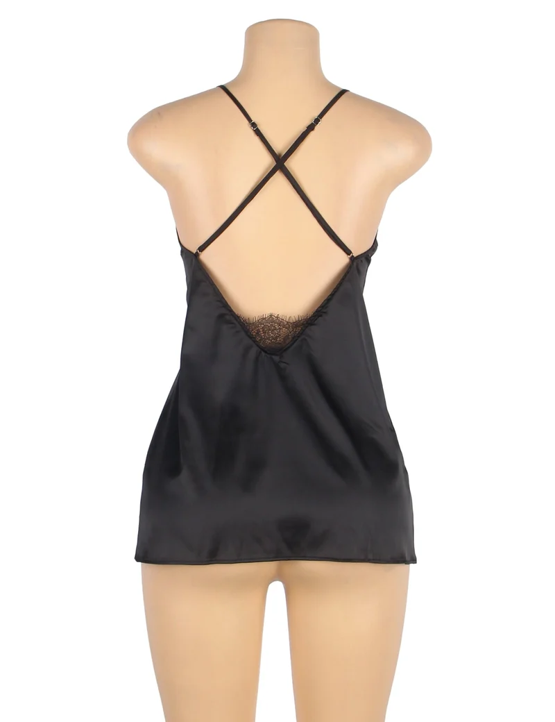 Schwarzes Babydoll mit tiefem V-Ausschnitt, Brustpartie aus Wimpernspitze, gekreuztem, offenem Rückenausschnitt und verstellbaren Trägern