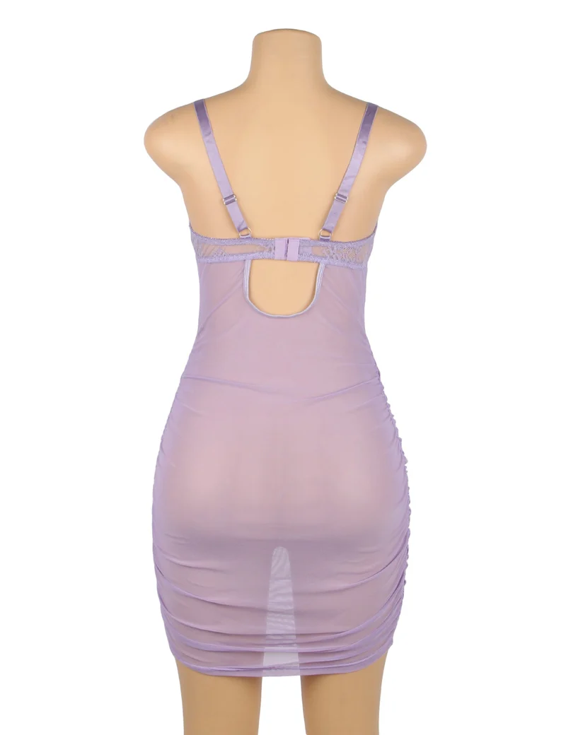 Lila Babydoll aus Mesh und Spitze mit Bügeln, gekreuzten Trägern vorne, herzförmiger Schleife und verstellbarem Rückenverschluss