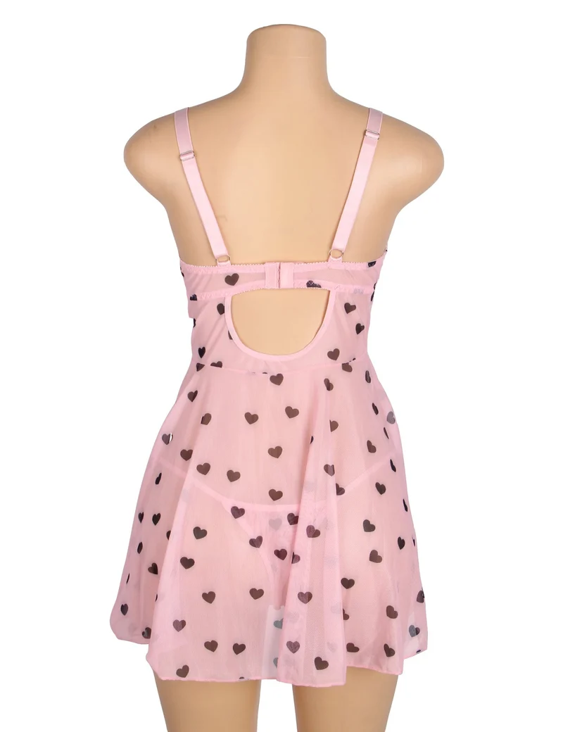 Babydoll-Set aus rosafarbenem Herzchen-Spitzenmesh mit Wimpernspitzenbesatz am Brustbereich, Schleifenakzent und passendem T-Shirt.