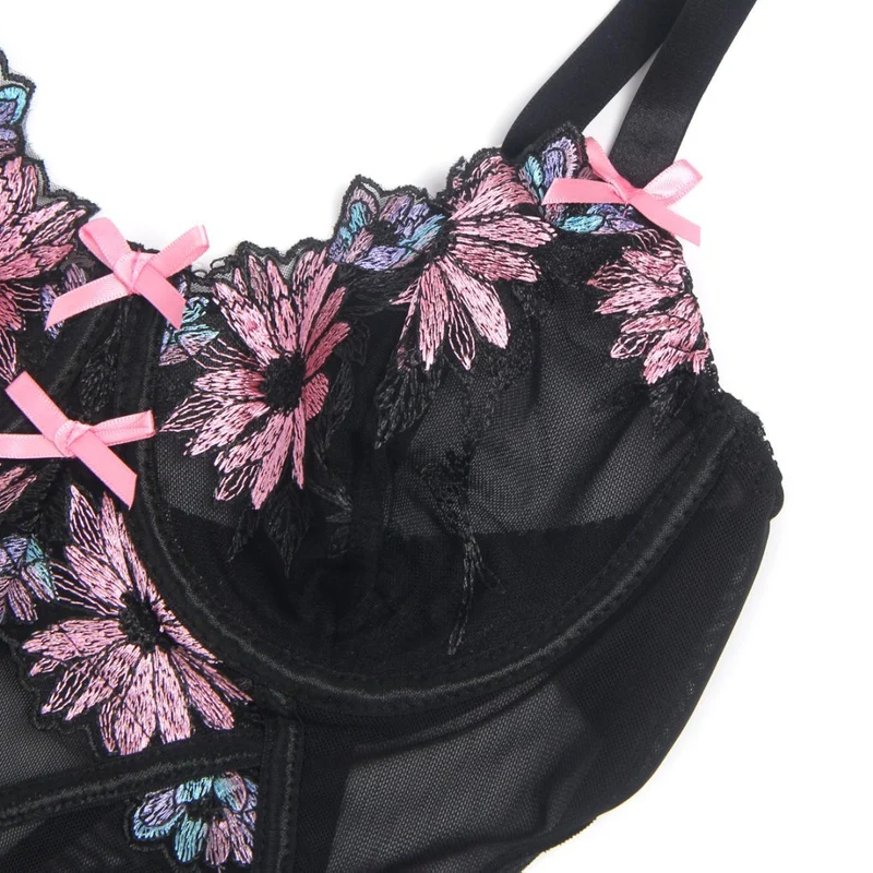 Schwarzes Babydoll aus Netzstoff mit Blumenstickerei, Bügel-BH, Knopfverschluss hinten, Schleifenverzierungen und passendem T-Shirt-Set